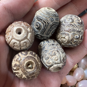 卸売伝統的な中国文化古代Hetian翡翠アンティーク刻まれた古いスペースバレル大きな穴ラウンドボール家の装飾