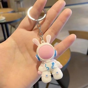 定制3D软聚氯乙烯钥匙扣耐用橡胶钥匙圈，适用于运动队促销钥匙扣和登山扣，提升团队精神 - Product Image 3