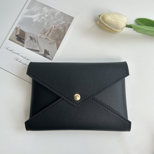Medium Black