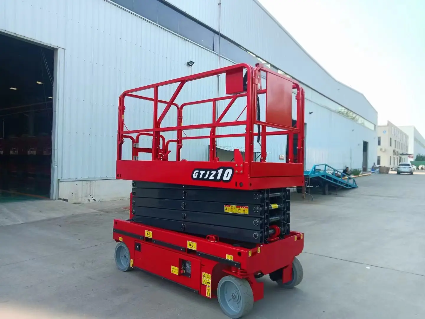 WEMET Outdoor Electric DC Power Triciclo Scissor Lift Plataforma com rodas para venda