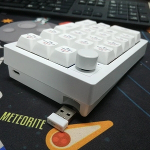 FEKER JJK21 3モードキーパッドとキーボードGateron 3PINスイッチ数値キーパッドミニメカニカルキーボード、2.4GHz RGB照明付き - Product Image 4