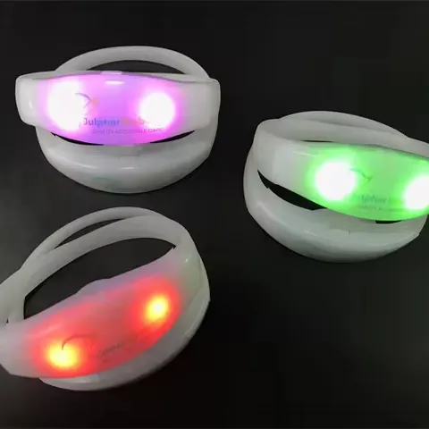 Fern gesteuerte LED-Armbänder Großhandel Party liefert LED-Armband mit kunden spezifischem Logo-Druck