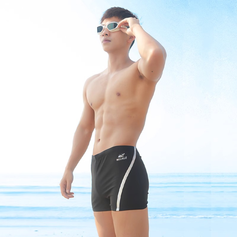 กางเกงว่ายน้ำสามส่วน