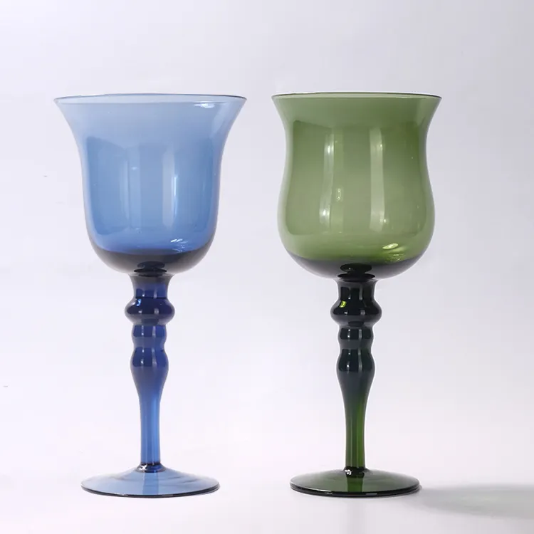 Copas de vino de copas de cristal elegantes de textura de gama alta para fiesta de brindis