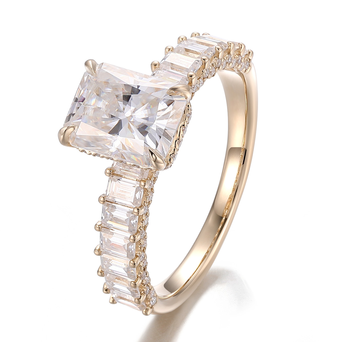 Bague en or massif 10 carats avec diamant de laboratoire.