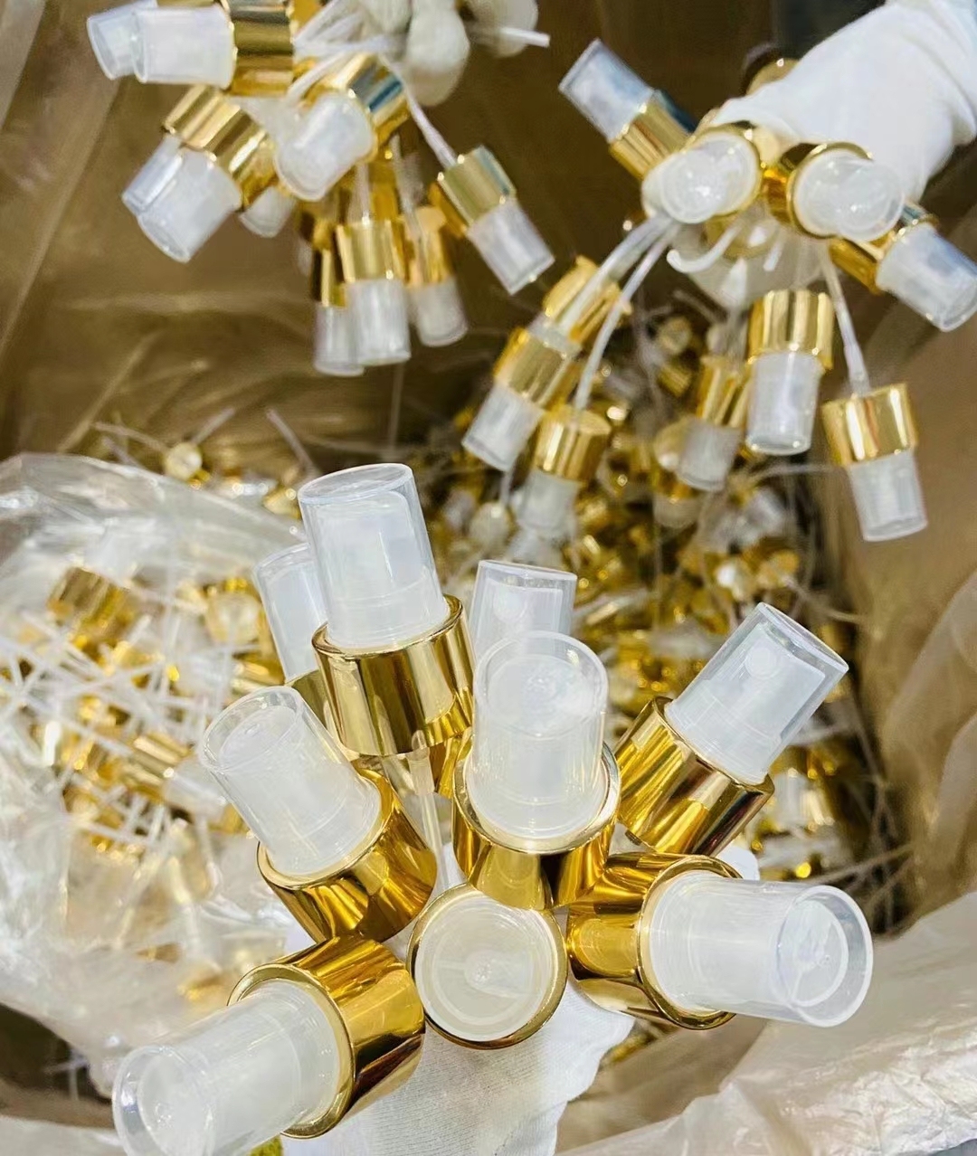 Gold spray cap