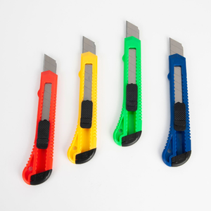 Düşük adedi Custom Made logo 9mm maket bıçağı geri çekilebilir bıçak kutusu kesici için promosyon hediye sanat bıçaklar ile yapış kapalı kilit bıçak - Product Image 2