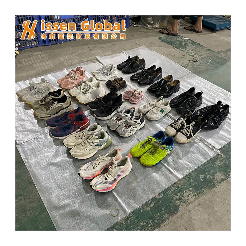 Sepatu futsal bekas รองเท้าผ้าใบมือสองสำหรับผู้ชาย