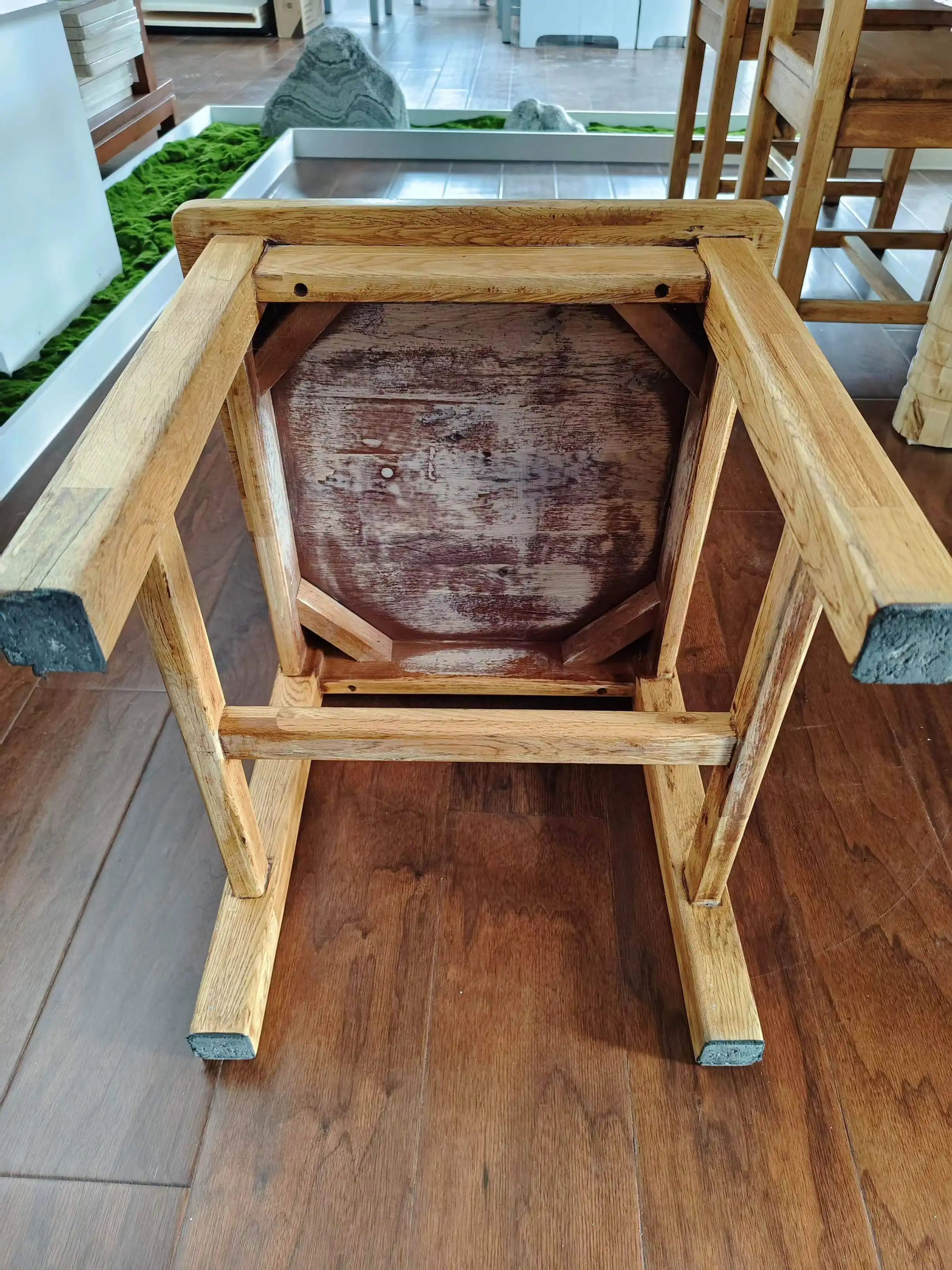 Cadeiras de jantar estofadas em madeira maciça nórdica