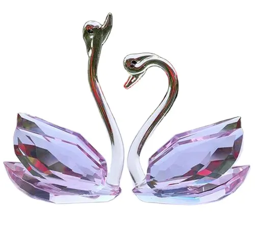 2023 Venta caliente hermosa forma de cisne de cristal de alta calidad una variedad de colores para recuerdos de boda