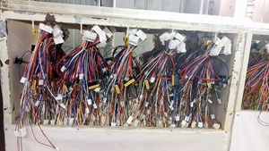 ตะขอเกี่ยวสายไฟแบบห่วงพลาสติกสำหรับมัดสายไฟสีเหลือง - Product Image 4