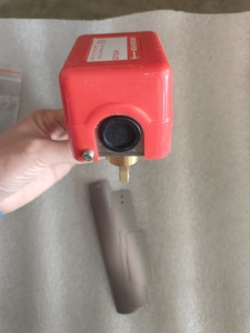 插入水桨式流量开关/SPDT目标流量开关控制器