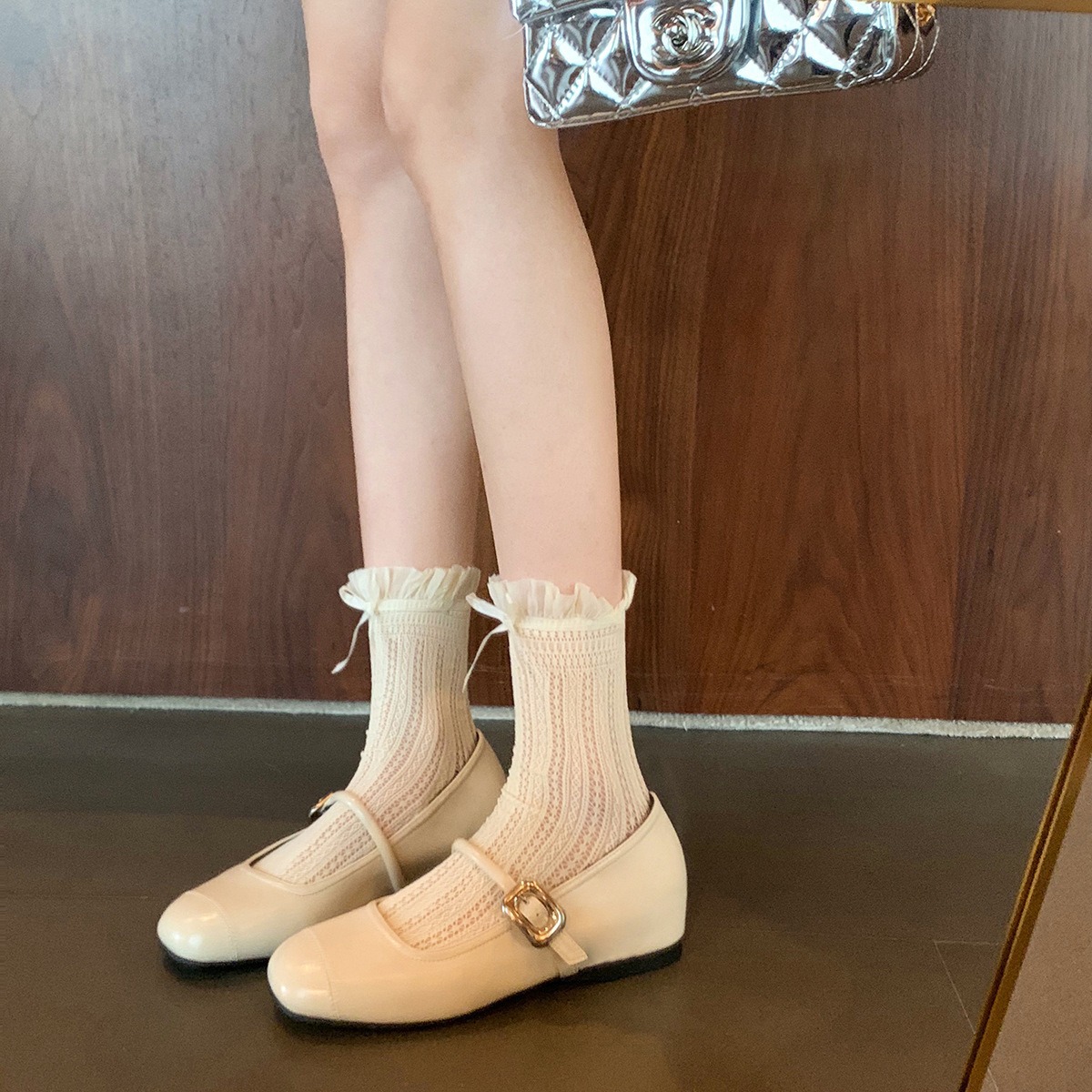 White-hidden heel