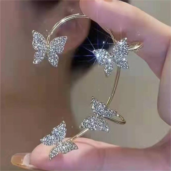 Oreille gauche dorée
