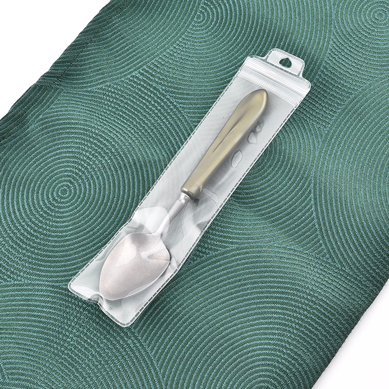 Cuillère à thé grise avec sachet