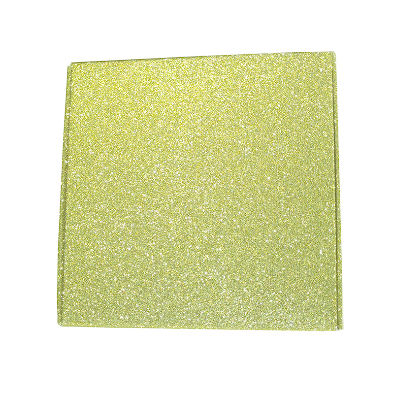 Nessuna finestra color oro chiaro