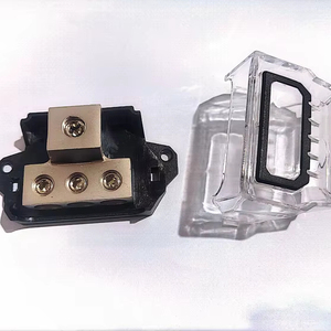 Divisor de distribución de energía a prueba de polvo de una entrada y tres salidas para sistema de audio de automóvil con fusibles de Unión portafusibles - Product Image 1