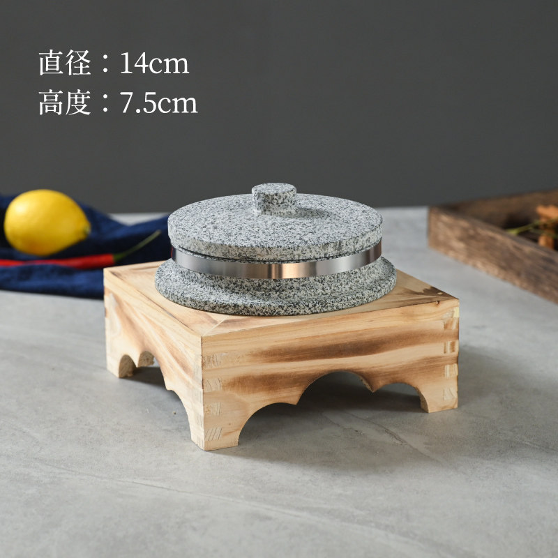 Natural stone fortress, 14 cm in diameter, with lid and planks.