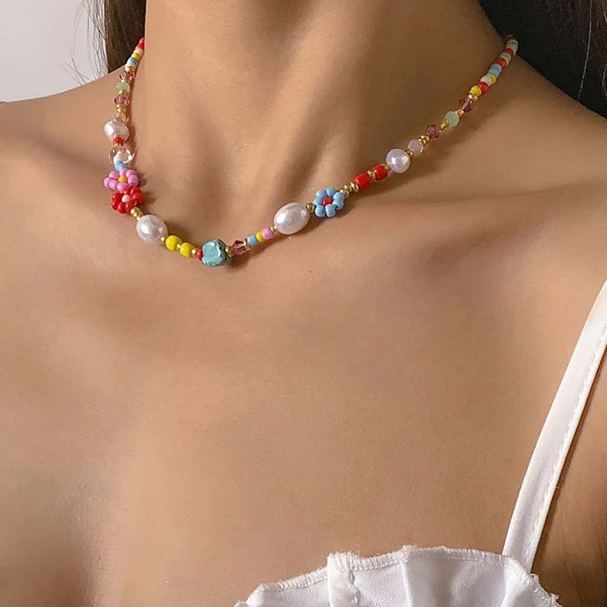 Модное ожерелье с искусственным жемчугом и цветком маргаритки разных цветов из смолы, ожерелье из бисера для девочек, летние украшения