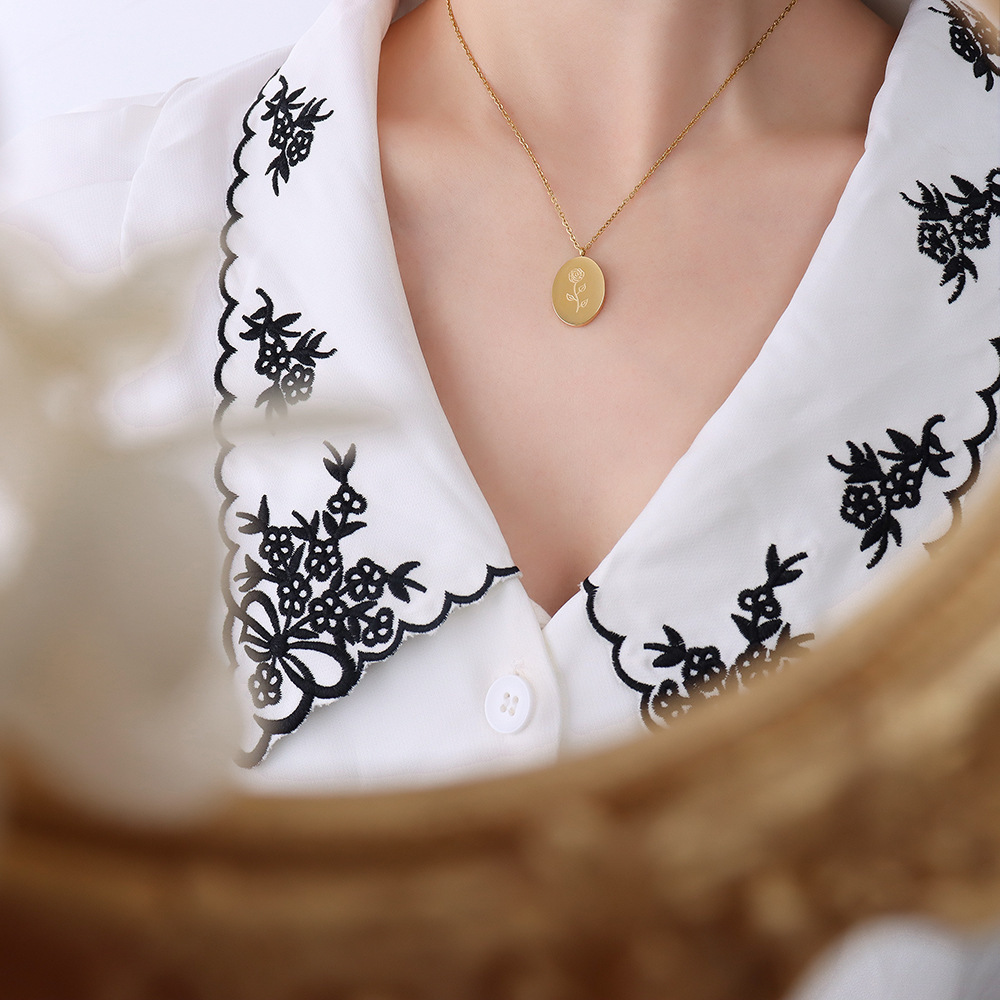 P1140- Collier doré - Fleur de juin