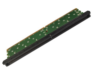 La scheda host verifica la scheda di conversione dello slot di protezione della memoria DDR4