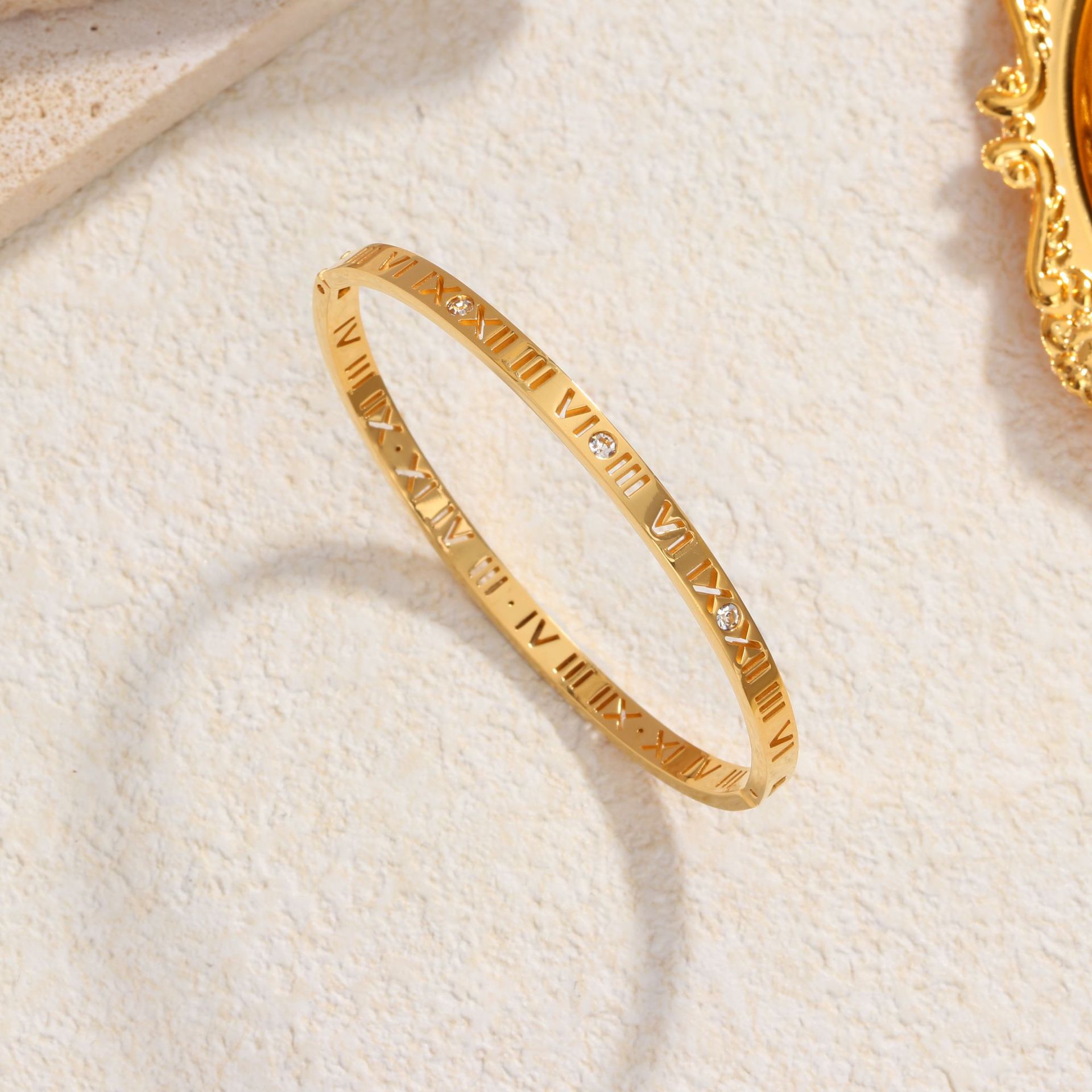 Fine roman diamond gold