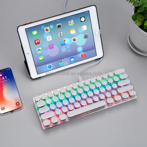Punk Retro portátil 61 teclas Punk Keycap Teclado mecánico RGB Teclado de juego retroiluminado con función de bloqueo Win para jugadores - Product Image 1