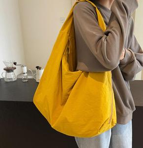 大容量流浪汉手提包单肩包时尚懒人风格双柄涤纶衬里通勤包 - Product Image 2