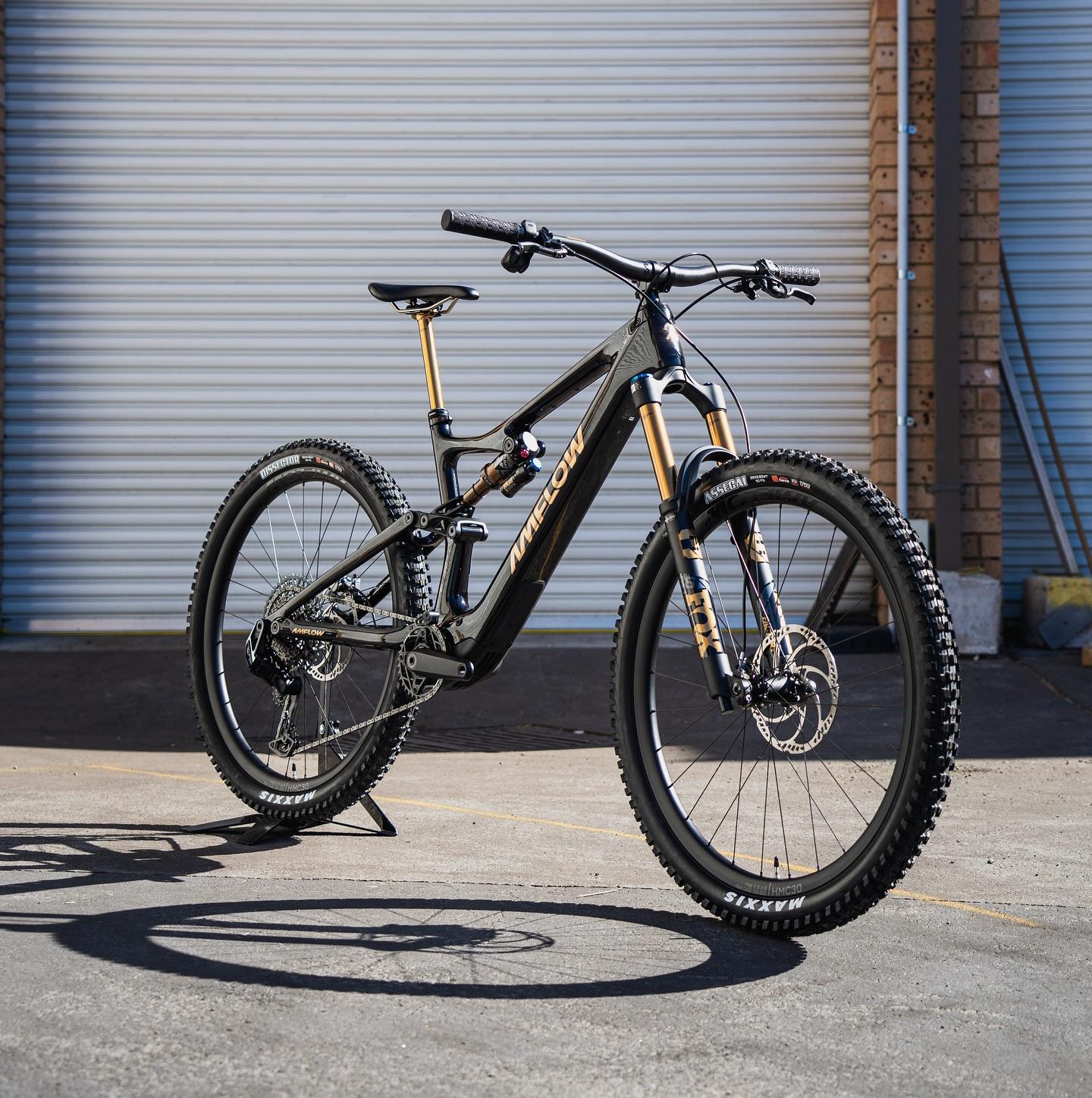 Black DJI Amflow PL Carbon Pro eMTB (2026)