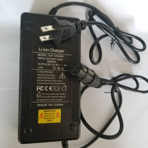 高品質12.6V 5Aリチウム電池充電器電源アダプターDC出力耐火ソーラーEU米国用ゴルフカートボックス用 - Product Image 3