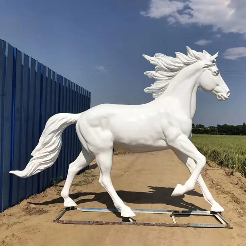 Fábrica hecha a mano tamaño de la vida al aire libre moderna Animal resina de fibra de vidrio caballo jardín estatuas para venta