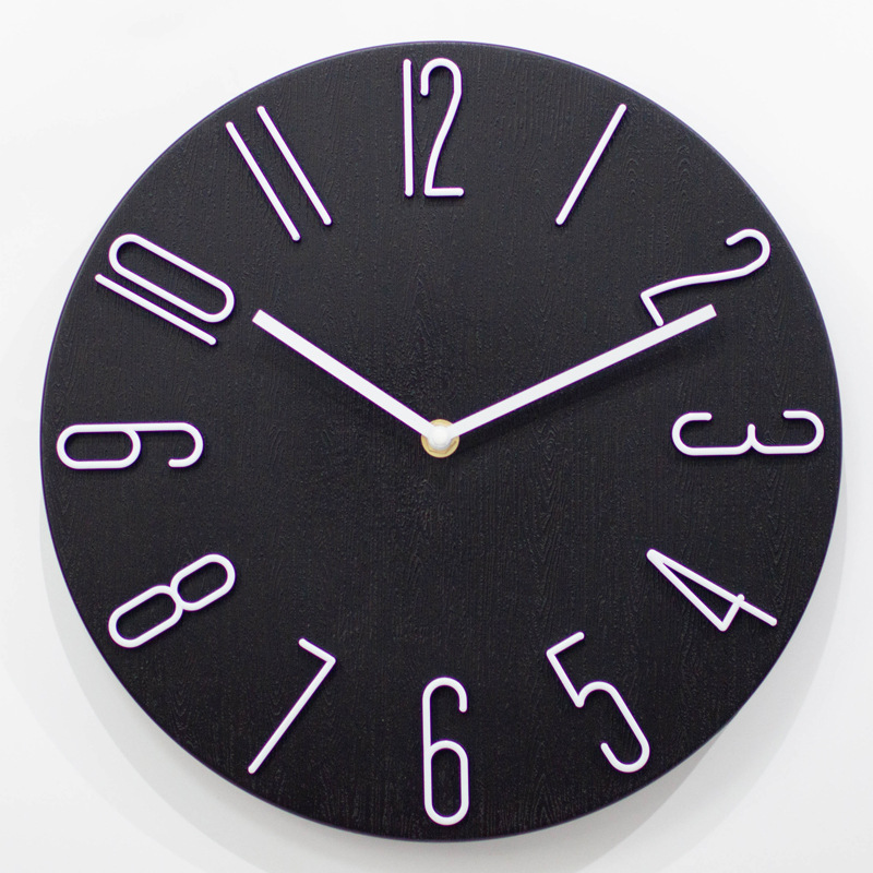 Fond noir, chiffres blancs, chronomètre radio-commandé 30 cm.