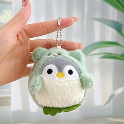Pingouin travesti vert + chaîne de perles