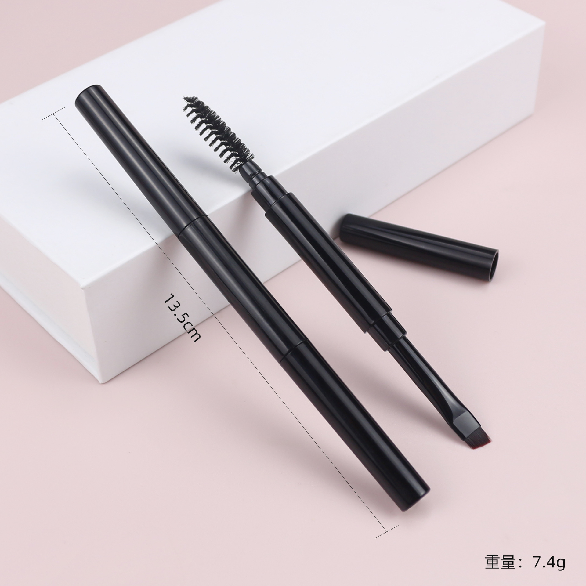 Brosse à sourcils double embout avec étui portable noir.
