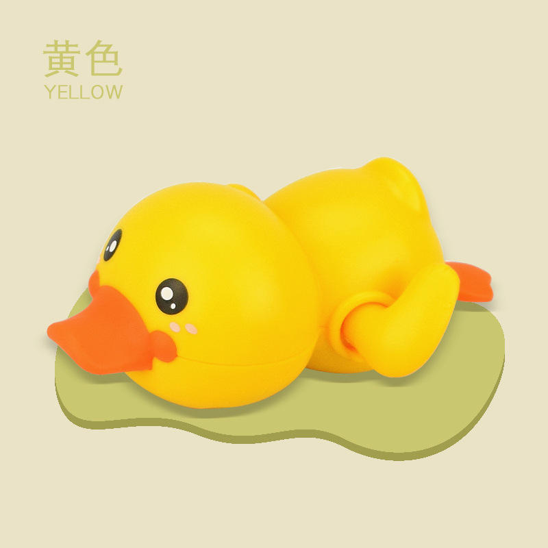 Jugando al pequeño pato amarillo