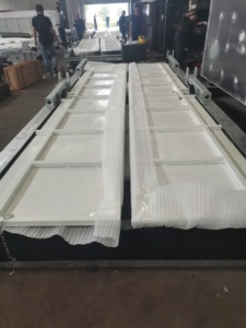 Plataforma de carga y descarga retráctil para transporte de material