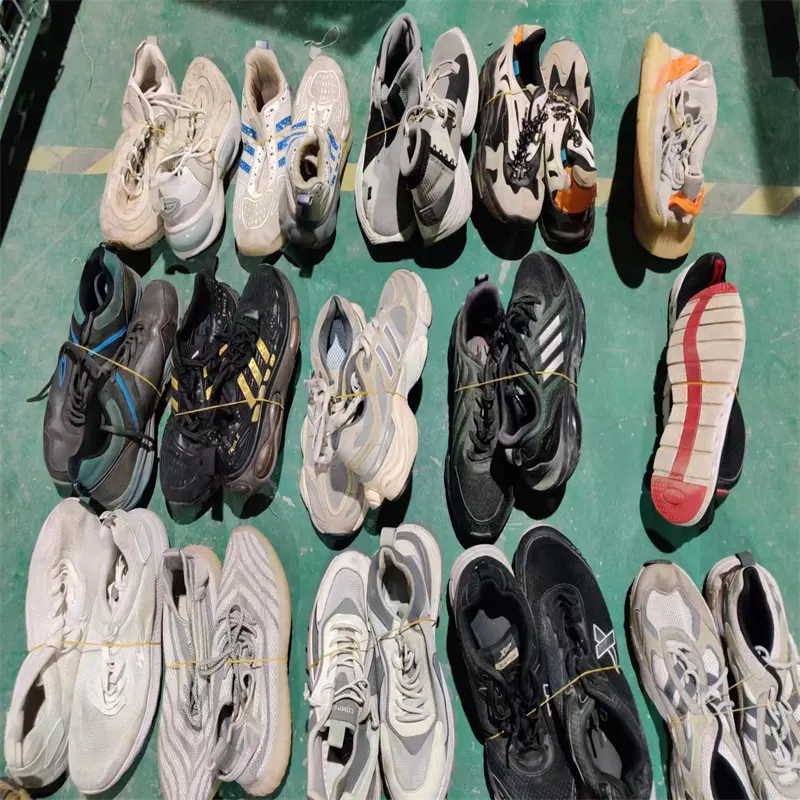 العلامة التجارية الدولية الأحذية المستعملة بالجملة الإيطالية الرياضية المستعملة بالة يدوية للبالغين