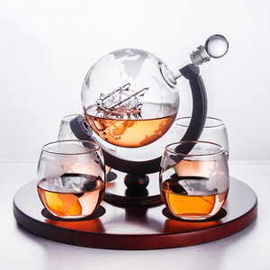 Fabrika özel 1000ml küre Decanter şekilli cam şarap viski sürahisi seti