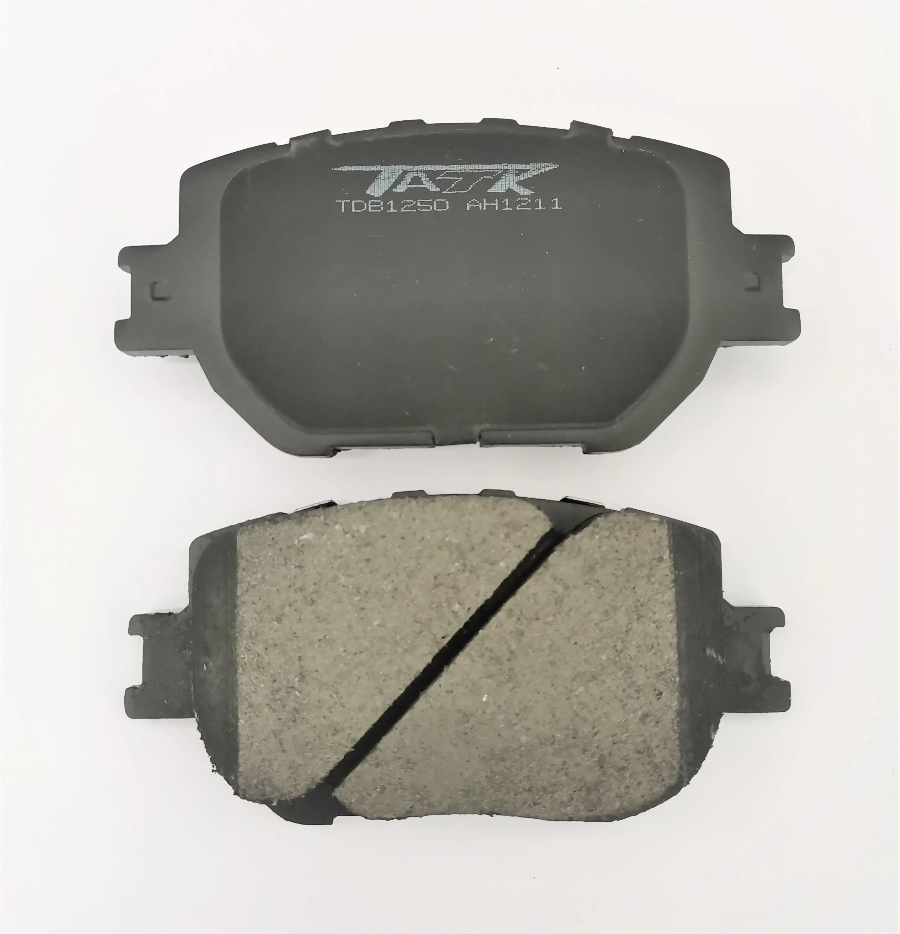 High performance ceramic front brake pad wholesales for used cars Toyota spare parts Crown REIZ 04465-30330 GDB7230 D2193