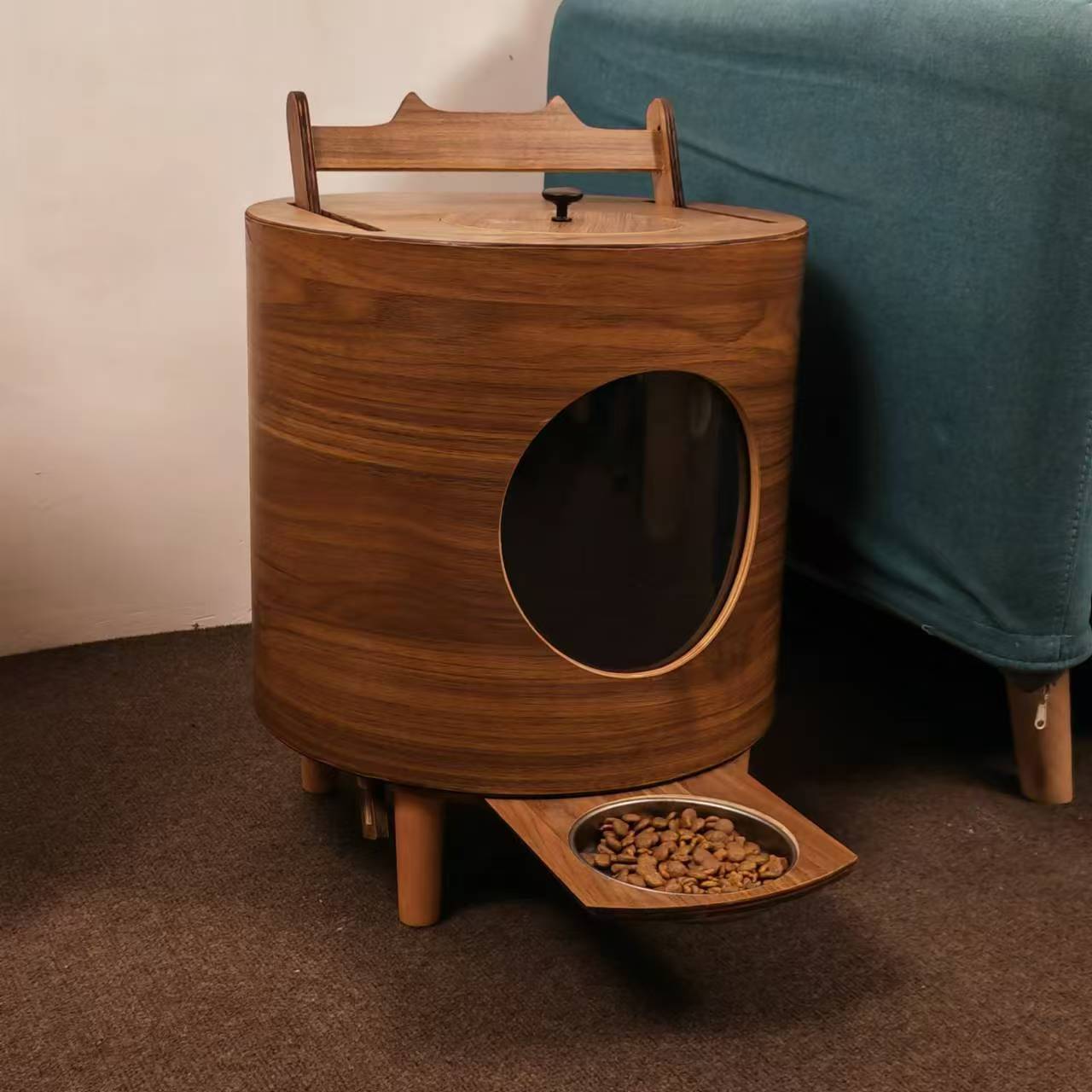 Walnut-curved wood feeder