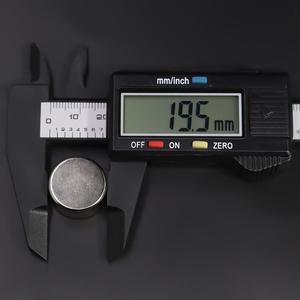 カスタマイズされたN35グレードネオジムフェライトディスク磁石正方形アークパターン溶接加工切断曲げ用無料サンプル提供 - Product Image 3