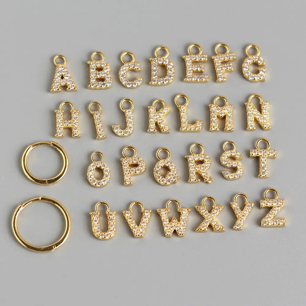 Pendientes de zirconia cúbica con letra inicial huggie de aro con colgante de gota de plata de ley chapada en oro simple