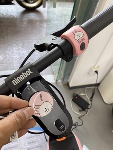 สกู๊ตเตอร์ไฟฟ้าสำหรับผู้ใหญ่2023 uifi Pro 48V 12Ah 10นิ้วระยะสูงสุด60กม. และเซ็นเซอร์ความเร็วสูงสุด25กม./ชม. อัจฉริยะพร้อมที่นั่ง - Product Image 5