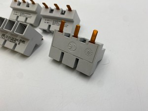 Neue und originale Plc-Menge von 5 S3M3-Klemmenschrauben 63 600 Volt AC zur Verwendung mit SPS-Programmier steuerung der Serie MS325 - Product Image 4