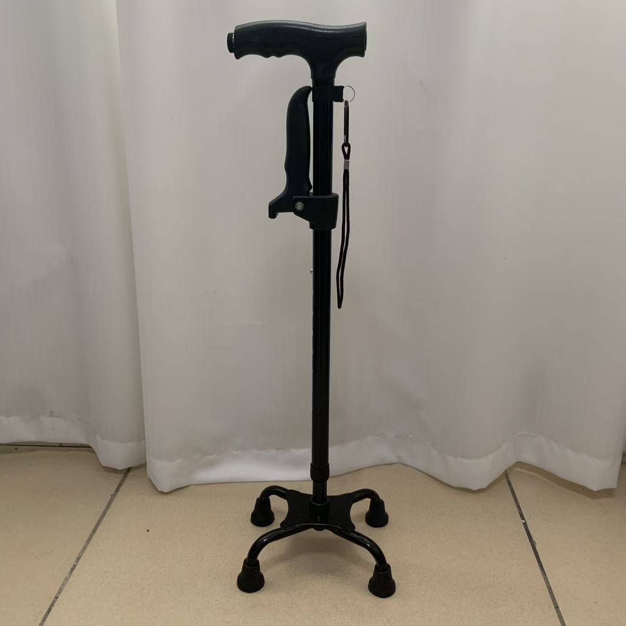 Canne à quatre pieds avec lumières et mains courantes