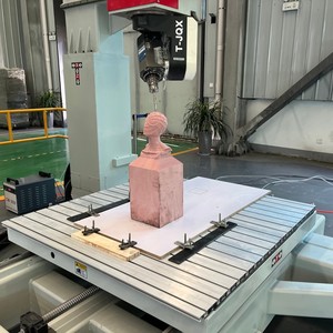 Enrutador CNC de 5 ejes de alta precisión con cambiador de herramientas ATC Suministro de China Componentes básicos del sistema de control Syntec que incluyen bomba de motor - Product Image 5