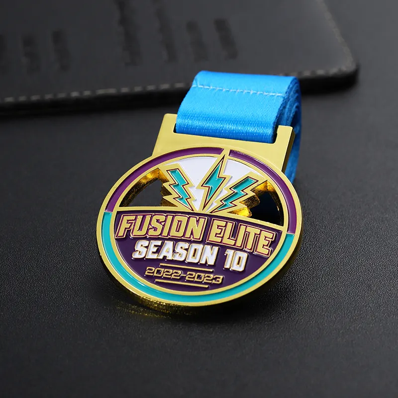 Futebol prêmio personalizado metal zinco liga 3D ouro tira bronze esportes futebol basquete maratona corrida medalha com fita