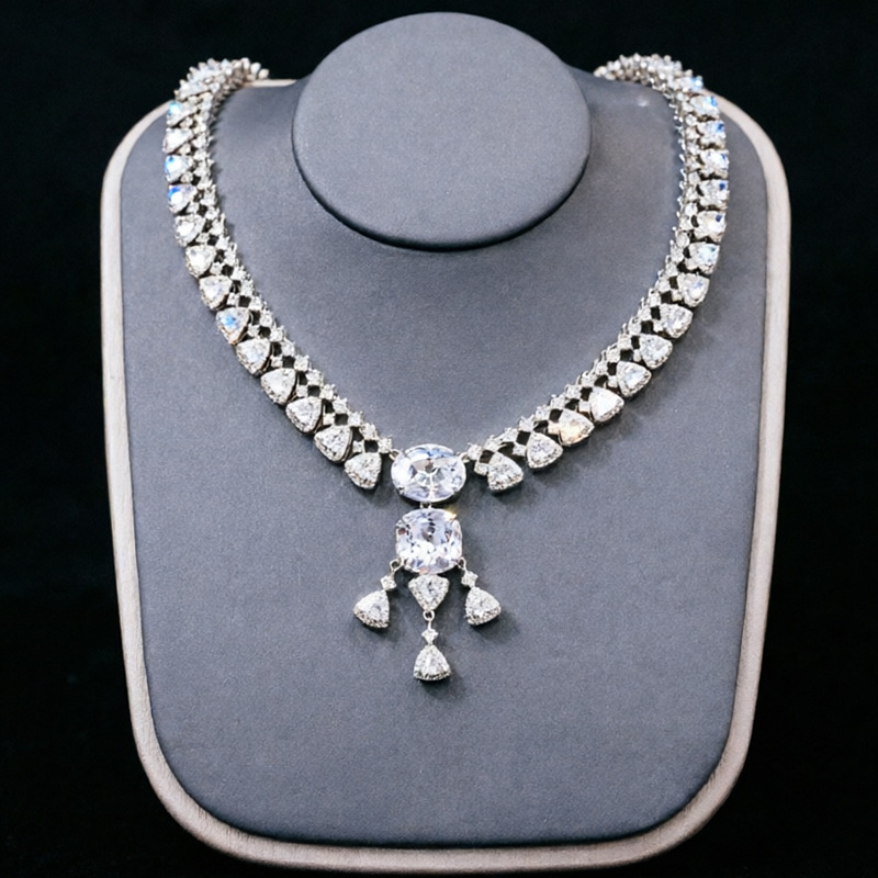 Collier blanc