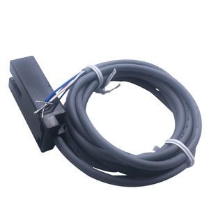 FOTEK SU-07X光学传感器10-30 VDC 3PIN无NPN红外发光二极管IP65 U型，带标记标签 - Product Image 4