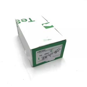 1 nuevo módulo de salida analógica TM3AQ2 en caja